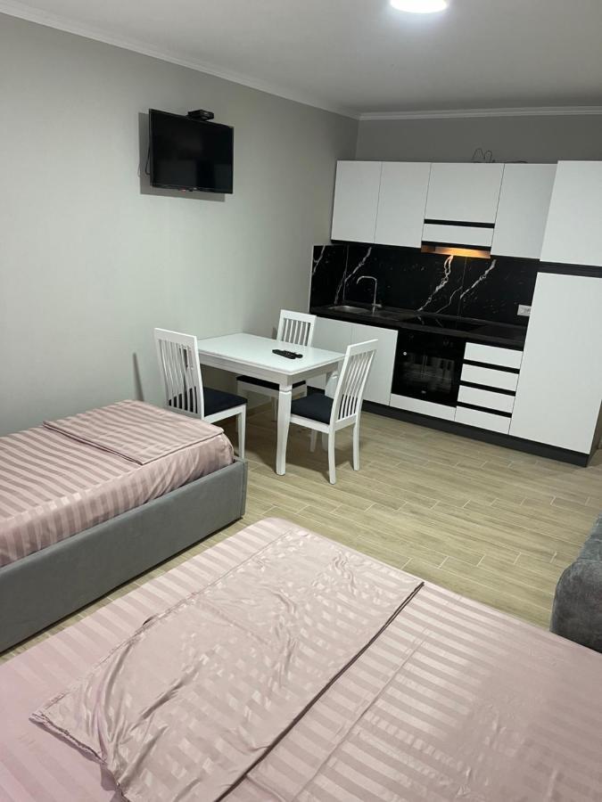 Cheap Studios , 10 Meters From Beach Golem  Exterior foto